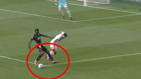 Maripán recibió tarjeta amarilla por la falta