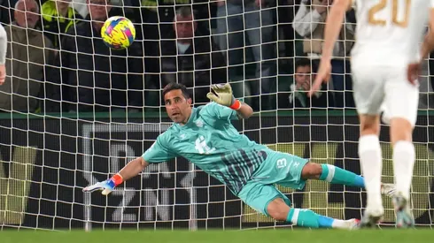 El futuro de Claudio Bravo en el Betis todavía no está definido.
