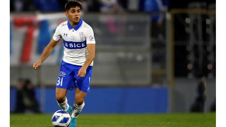 Bryan González es una de las principales novedades en el once de Universidad Catòlica