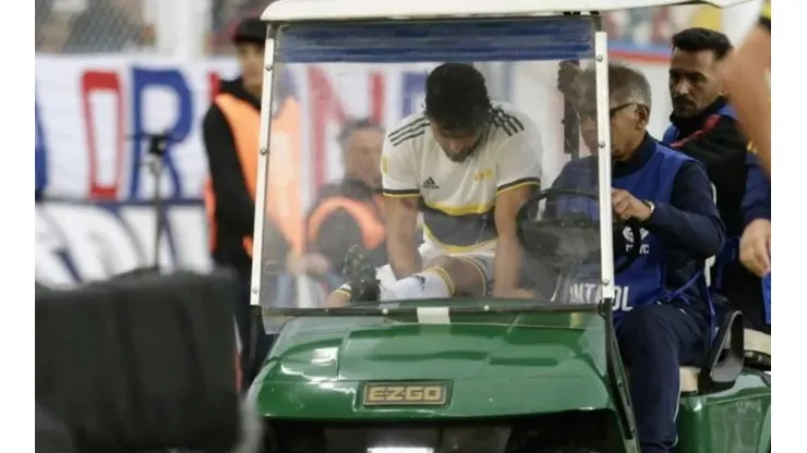 Bruno Valdez saliendo lesionado Boca Juniors