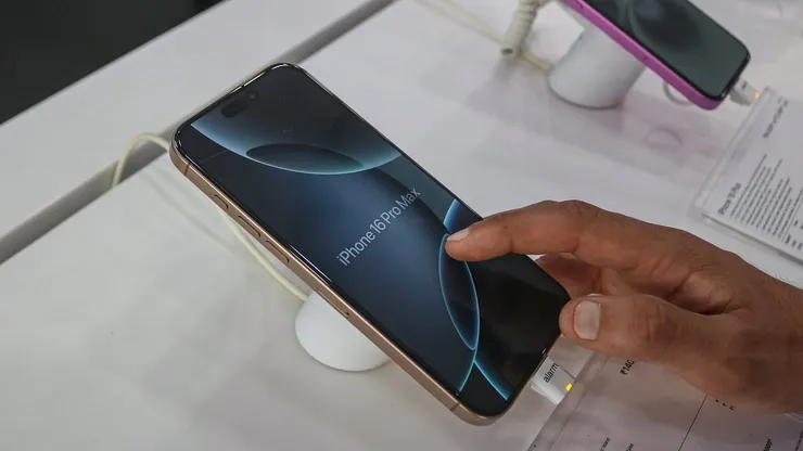 iPhone 16