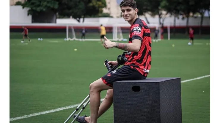 Ángelo Araos fue operado tras romperse el ligamento cruzado anterior de su rodilla derecha.