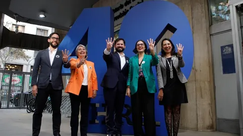 Presidente se reune con ministras por promulgacion del la ley 40 horas laborales.