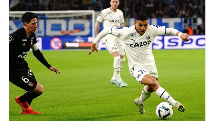 Alexis Sánchez brilla, pero sus compañeros están en deuda y hoy les pegan por ello