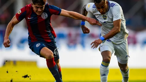 Boca Jrs juega contra San Lorenzo en el Nuevo Gasómetro.