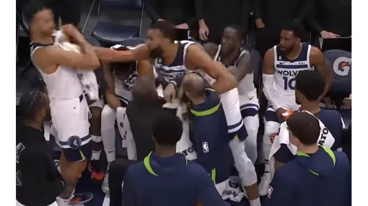 Rudy Gobert lanza un puñetazo a su compañero