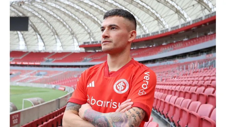 Charles Aránguiz regresa a Inter de Porto Alegre tras casi 8 años.