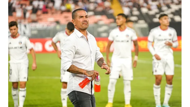 Así salió Jorge Acuña a la cancha del estadio Monumental: Colo Colo venció 2-0 a Santiago City.