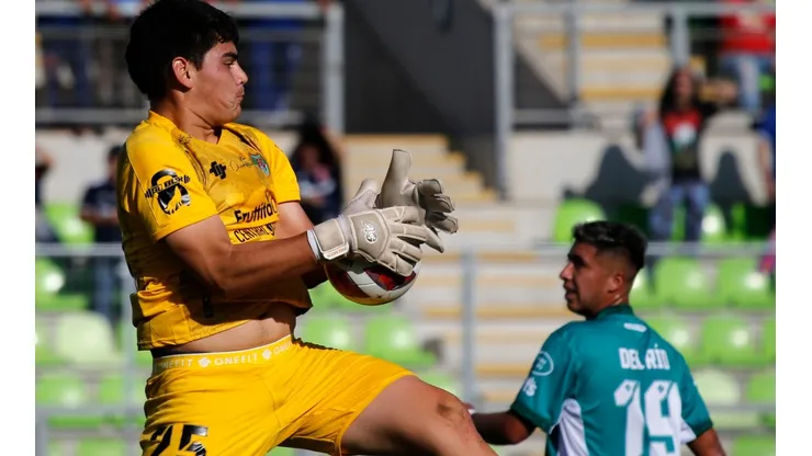 Tomás López, el portero de Chimbarongo, evitó al menos cinco ocasiones clarísimas de gol para la U.