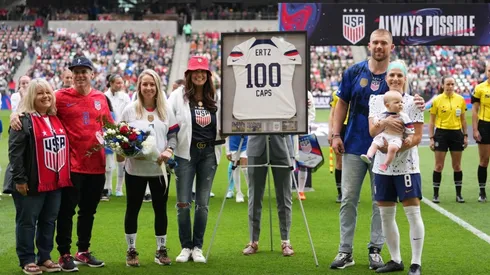 El emotivo homenaje de USA a Julie Ertz en su regreso a las canchas