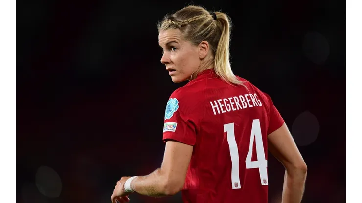 Hegerberg se alineó con las futbolistas que exigen mejores condiciones
