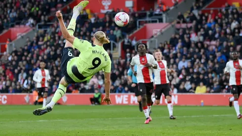 Manchester City ganó y se acercó al líder Arsenal, que juega mañana ante Liverpool.