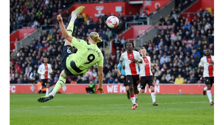 Manchester City ganó y se acercó al líder Arsenal, que juega mañana ante Liverpool.