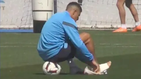 Alexis Sánchez entrena con un vendaje en su pie