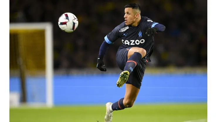Alexis Sánchez puede tener nuevos compañeros si sigue en el OM