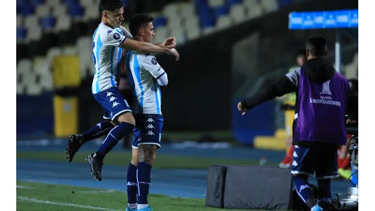 Matías Rojas celebra el golazo que le marcó a Ñublense a casi 66 metros del arco de Nicola Pérez.