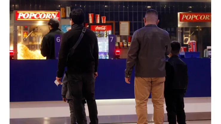 ¿Abrirán los malls y cines?