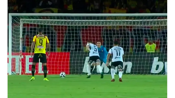 Gil anotó en su segunda oportunidad desde el punto penal