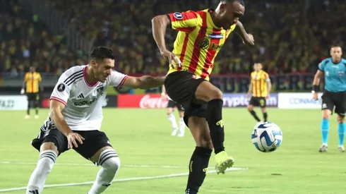 Colo Colo se trajo un empate de Colombia