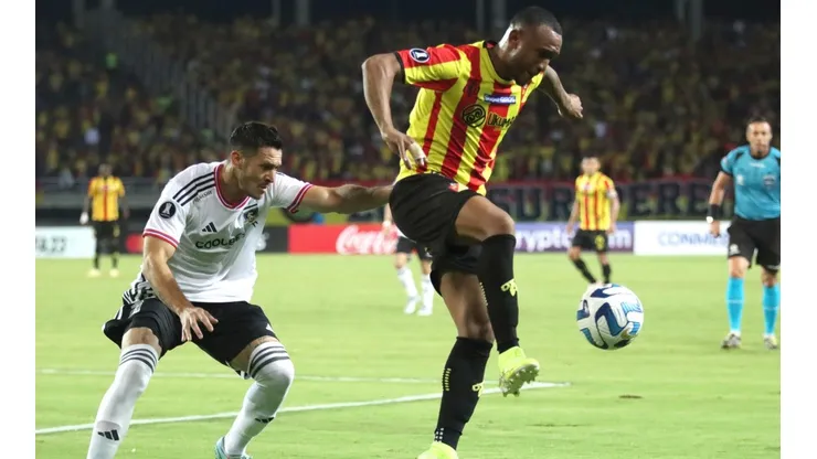 Colo Colo se trajo un empate de Colombia