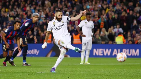 Benzema anotó un triplete en el Camp Nou.