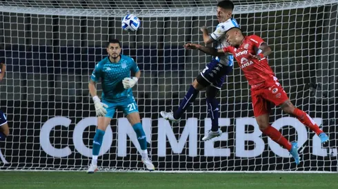 Triunfo y mega golazo de Racing en el debut de Ñublense porCopa Libertadores.