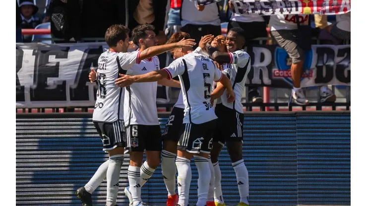 Colo Colo celebra el gol del triunfo ante Huachipato.