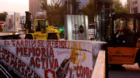 Comienzan trabajos para reabrir acceso principal de Metro Baquedano