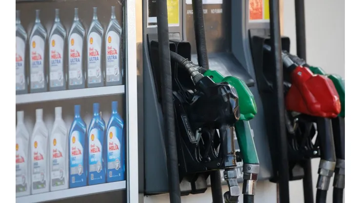 Comparan precios de las bencinas