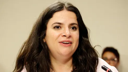 Ministra Orellana genera polémica por gestación subrogada