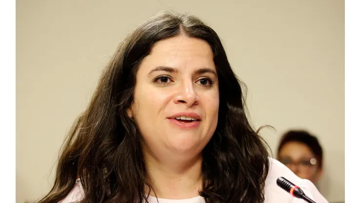 Ministra Orellana genera polémica por gestación subrogada