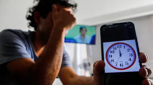 Revisa si tu celular cambiará la hora automáticamente