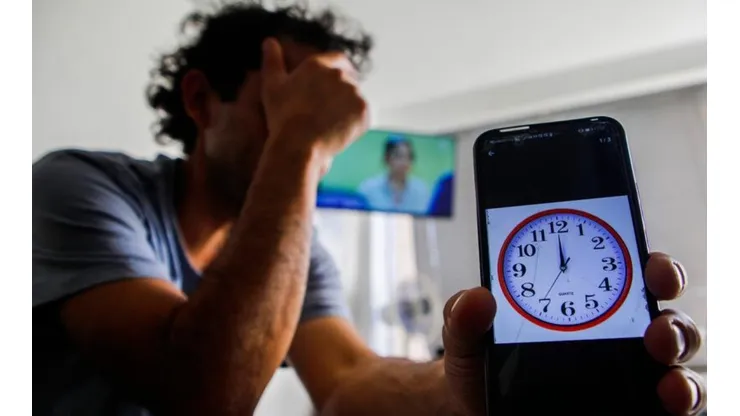 Revisa si tu celular cambiará la hora automáticamente