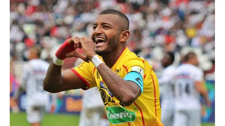 Carlos Ramírez es defensor y capitán del cuadro aurirojo.