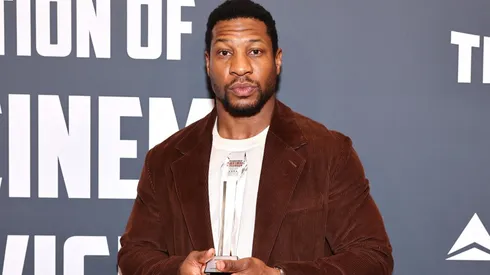 Revelan mensajes entre Jonathan Majors y su pareja