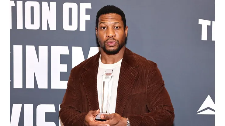Revelan mensajes entre Jonathan Majors y su pareja