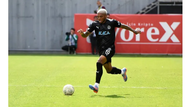 Junior Fernandes aportó con una asistencia frente al Rizespor