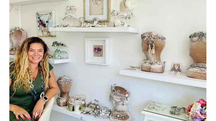 Pía Cortés confecciona tocados y accesorios exclusivos