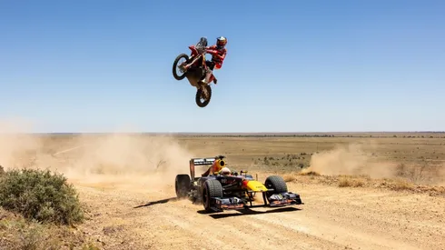 Daniel Ricciardo recorre Australia a bordo del RB7, vehículo con el que Sebastian Vettel ganó el campeonato de 2011 de la Fórmula 1.