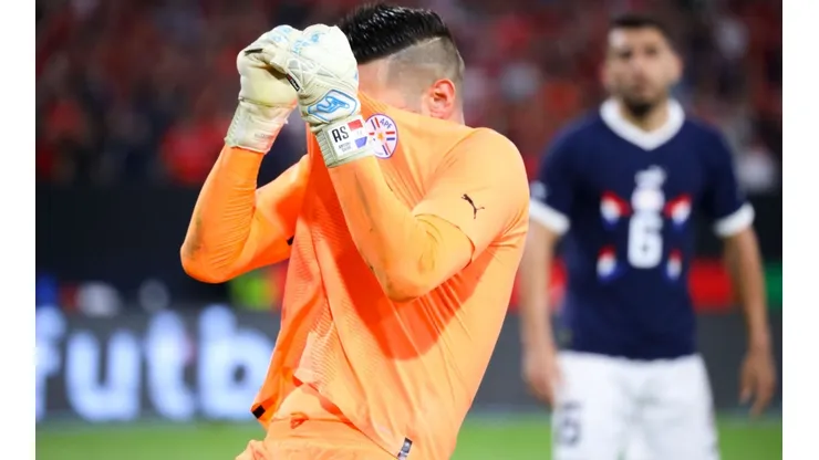 La reacción de Antony Silva al gol olímpico que le anotó Alexis Sánchez.