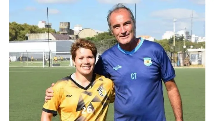 Gustavo Levine junto a la jugadora Gabriela Duarte de Comunicaciones (Primera B)