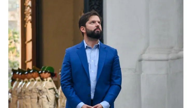 Cae aprobación de Boric según Cadem