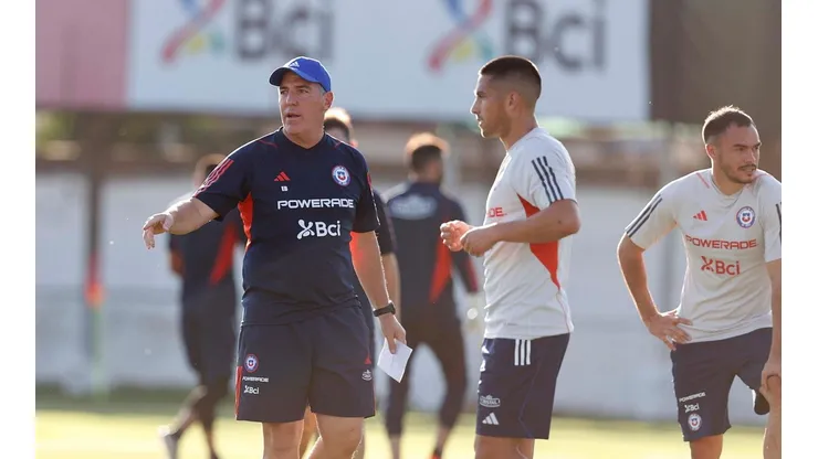 Berizzo dirige un entrenamiento en Pinto Durán