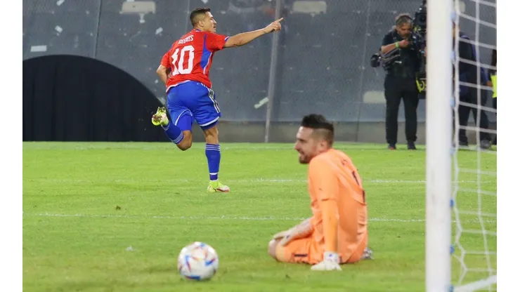 Alexis Sánchez dio vuelta el partido ante Paraguay y timbró la primera victoria del ciclo de Eduardo Berizzo
