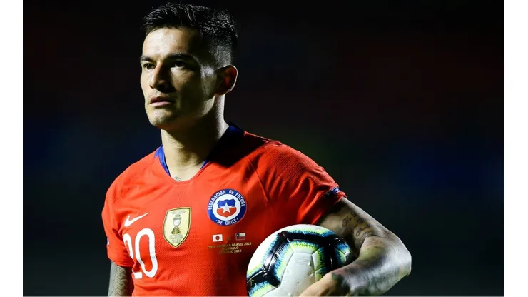 Charles Aránguiz no disputa un partido de fútbol desde octubre del 2022