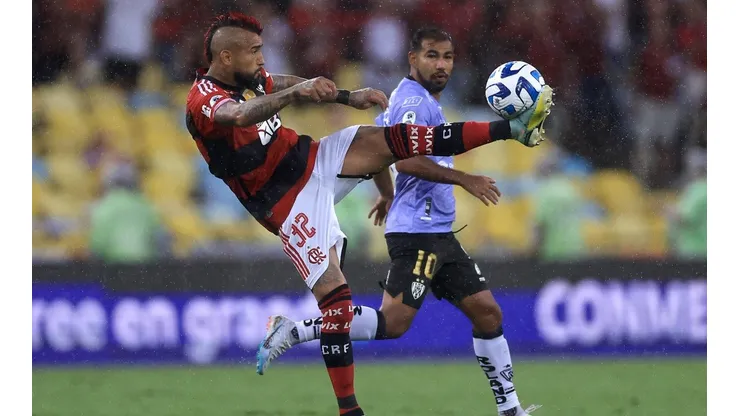 Arturo Vidal pasó de cortado a titular en el Flamengo