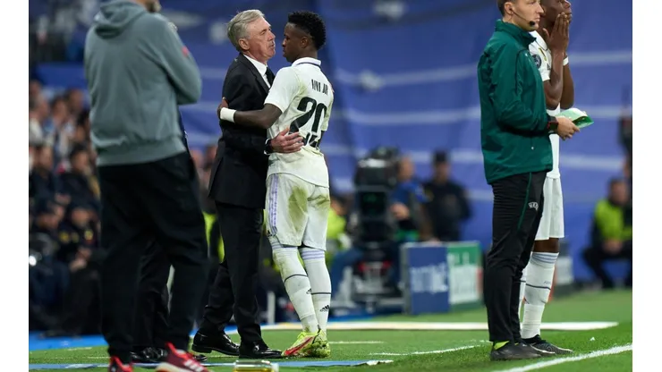 Ancelotti dirige a Vinícius Júnior en el Real Madrid y el talentoso jugador brasileño cree que tanto a Carleto como cualquier otro entrenador le gustaría dirigir la Verdeamarela.