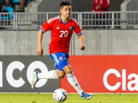 Aravena celebra doblete en goleada de la Roja