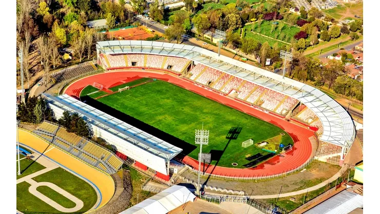 El Estadio La Granja también es usado para la venta de permisos de circulación.