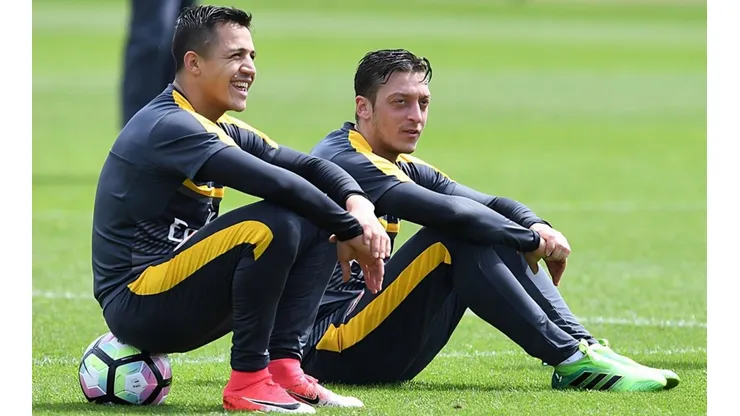 El ex socio de Alexis cuelga los botines: Özil anuncia su retiro.
